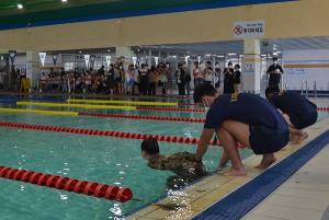 해군 특수전전단, 장애인 수영대회 봉사활동 펼쳐